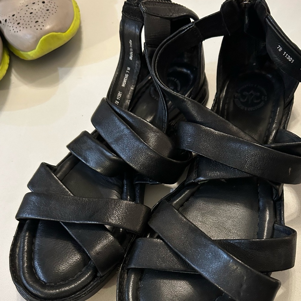 Johnston and Murphy Sandals 7.5